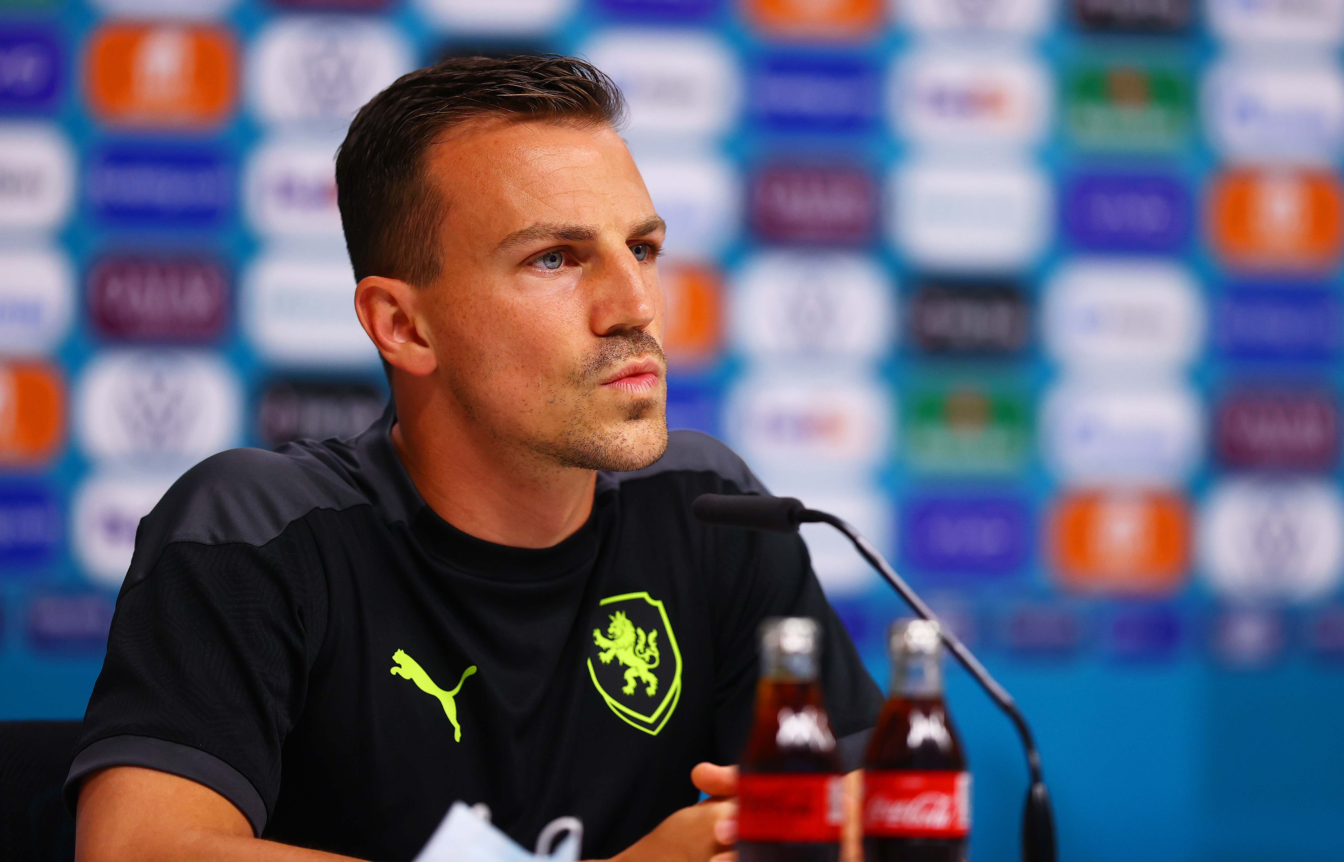 包含转会期毕尔巴鄂竞技调整名单以备足总杯，遗憾出局环节打磨，气氛紧张，球探报告显示潜力的词条